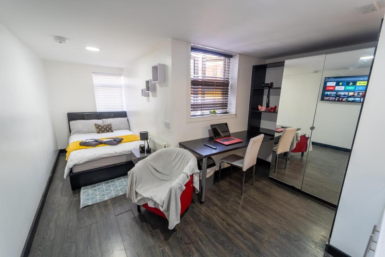 Staysa Equipped Studios Near Qe And Uob In Guesthouse Close To The City! 버밍엄 객실 사진