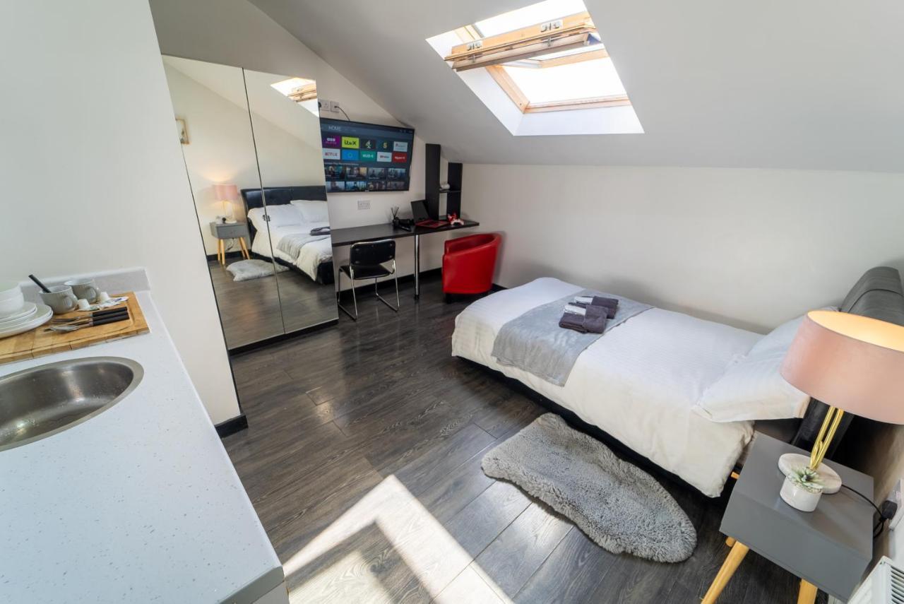 Staysa Equipped Studios Near Qe And Uob In Guesthouse Close To The City! 버밍엄 객실 사진